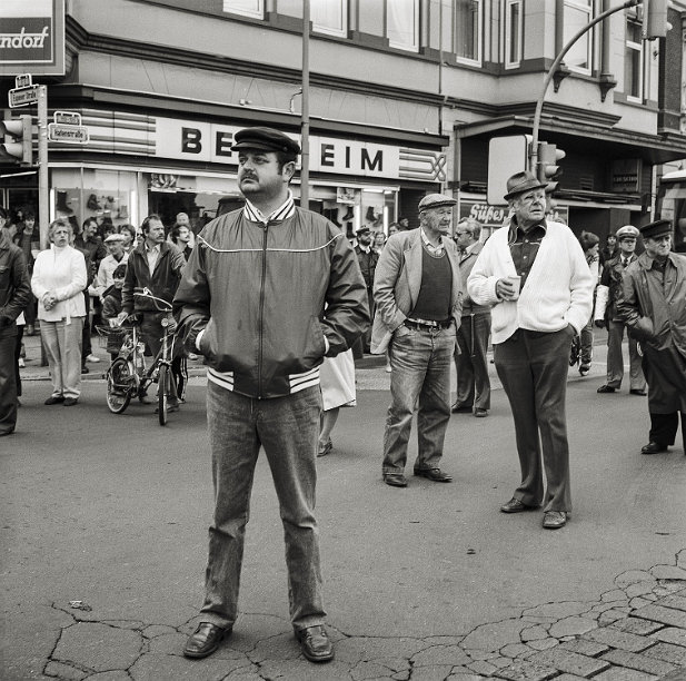 1983 Bremerhaven Noch immer stehen Menschen den Aktionen der Friedensbewegung bisweilen etwas skeptisch gegenüber